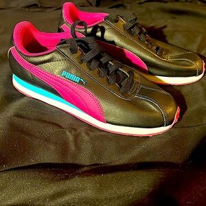 Women’s size 5.5 Puma sneakers. Black, pink and light blue. NEW
